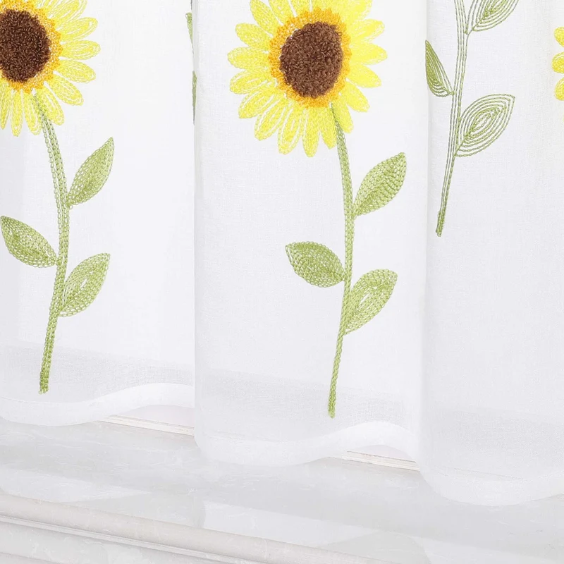 Scheibengardine durch Tunnelzug mit Sonnenblume Stickerei