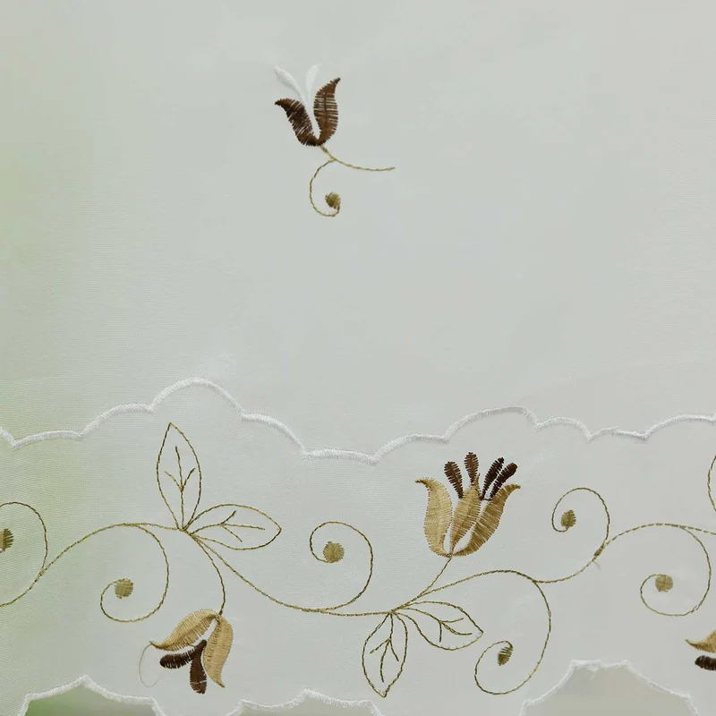 Scheibengardine mit Rosenmuster-Stickerei