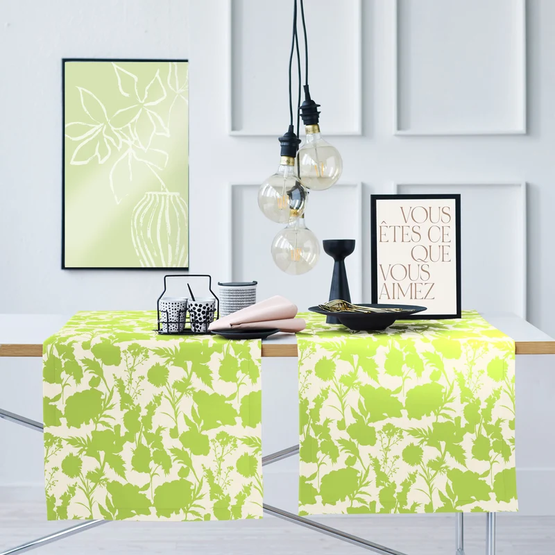 APELT 7002 Tischläufer Sommerblüten als Faux-Uni all-over