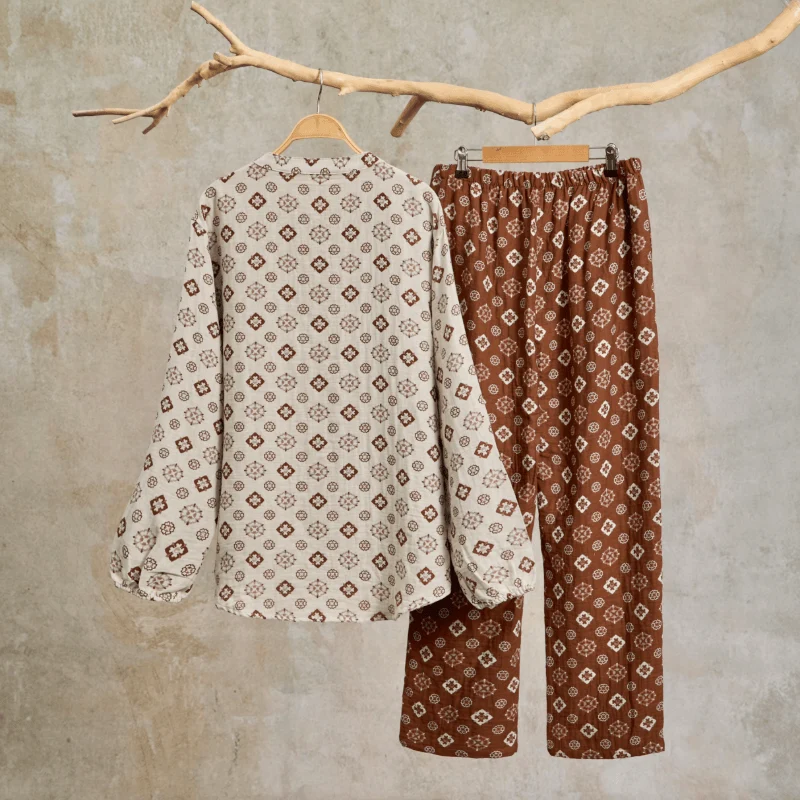 Retro-Pyjama-Set mit langen Ärmeln und geometrischem Muster