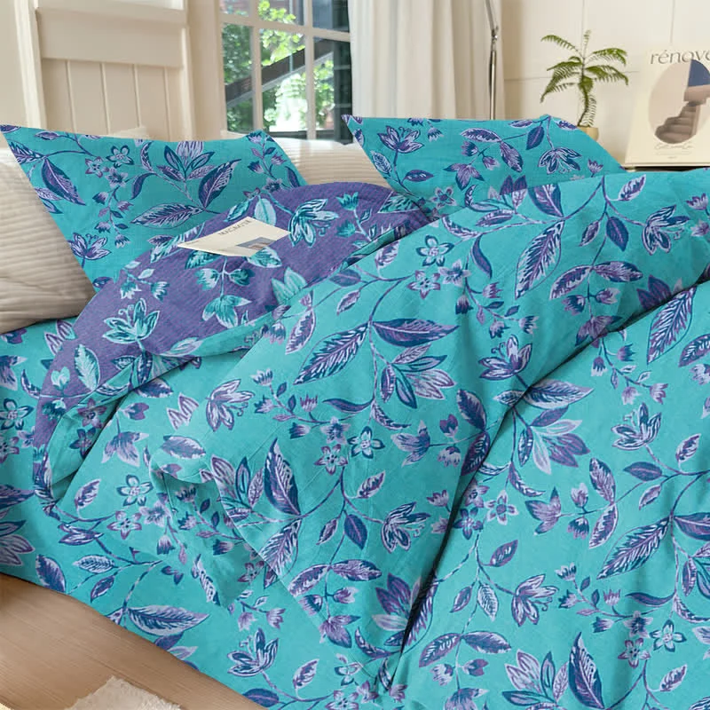 Bettwäsche-Set aus Baumwolle mit blauem und violettem Blattmuster