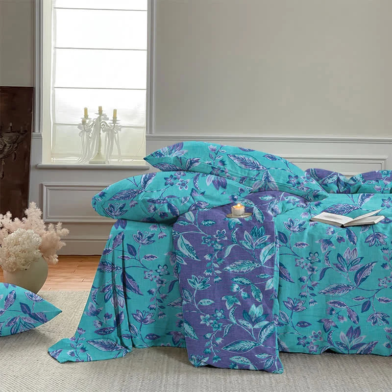 Bettwäsche-Set aus Baumwolle mit blauem und violettem Blattmuster