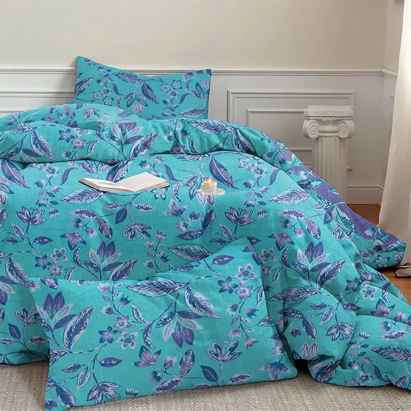 Bettwäsche-Set aus Baumwolle mit blauem und violettem Blattmuster