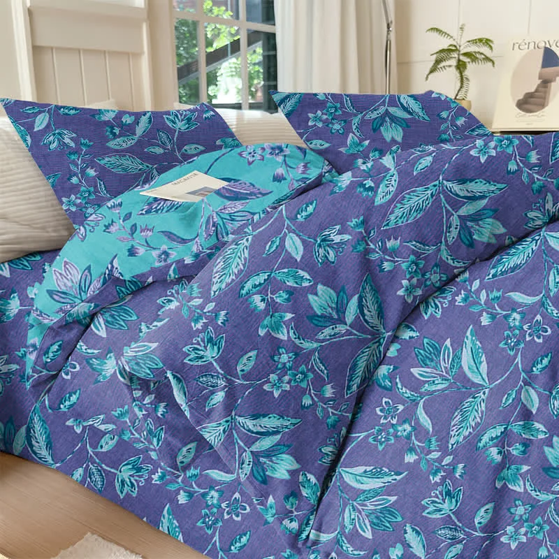 Bettwäsche-Set aus Baumwolle mit blauem und violettem Blattmuster