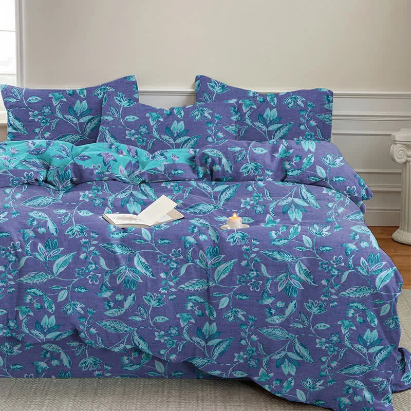 Bettwäsche-Set aus Baumwolle mit blauem und violettem Blattmuster