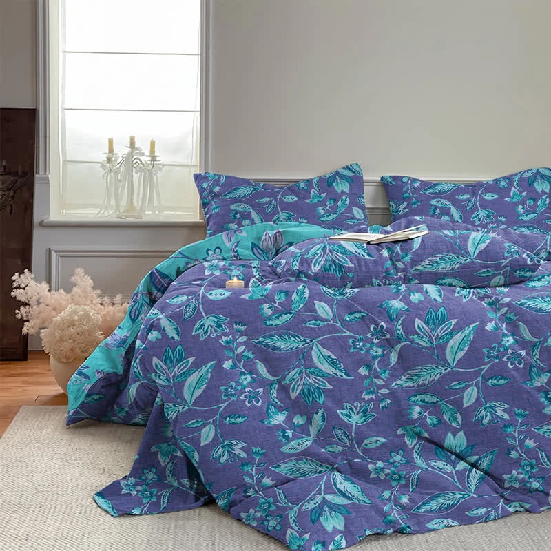 Bettwäsche-Set aus Baumwolle mit blauem und violettem Blattmuster