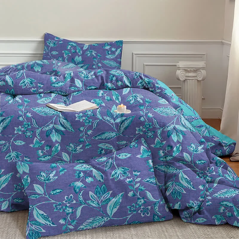Bettwäsche-Set aus Baumwolle mit blauem und violettem Blattmuster