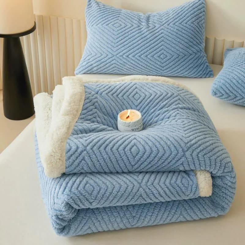 Geometrische Rautenmuster-Korallenfleece-Überwurfdecke