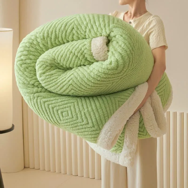 Geometrische Rautenmuster-Korallenfleece-Überwurfdecke