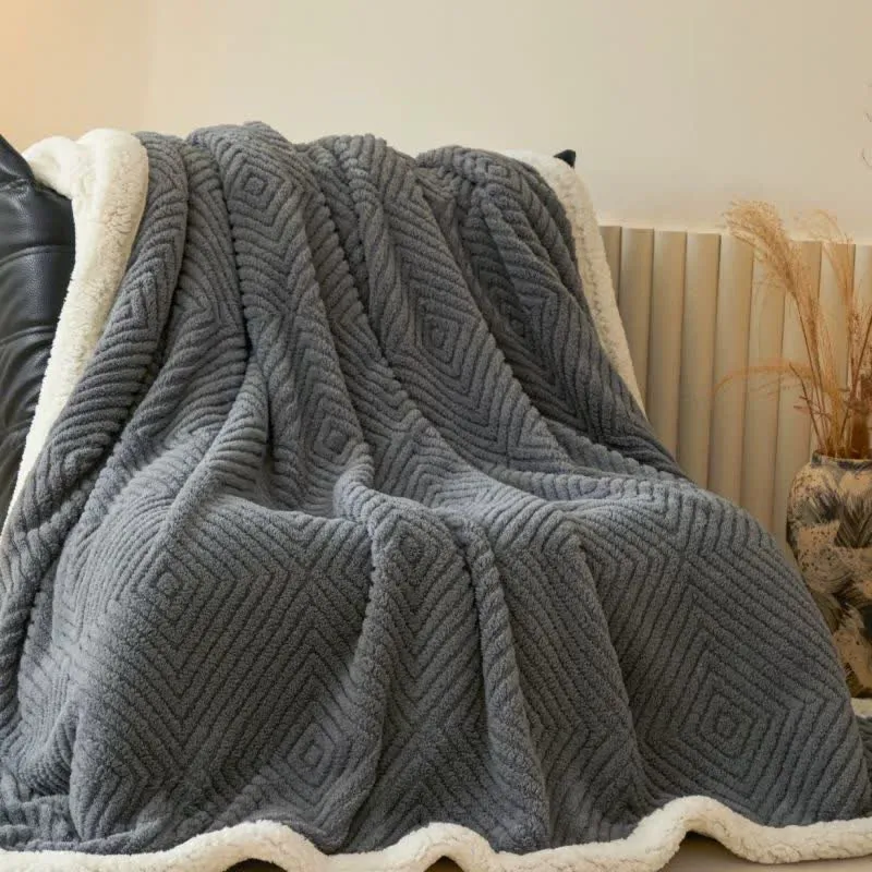 Geometrische Rautenmuster-Korallenfleece-Überwurfdecke