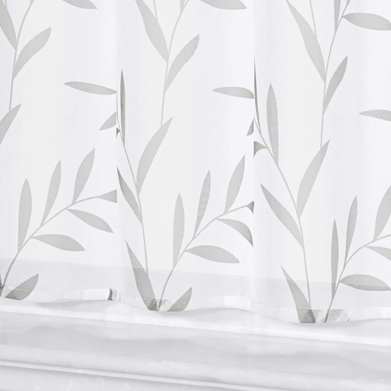Scheibengardine im Landhausstil mit Blättermuster