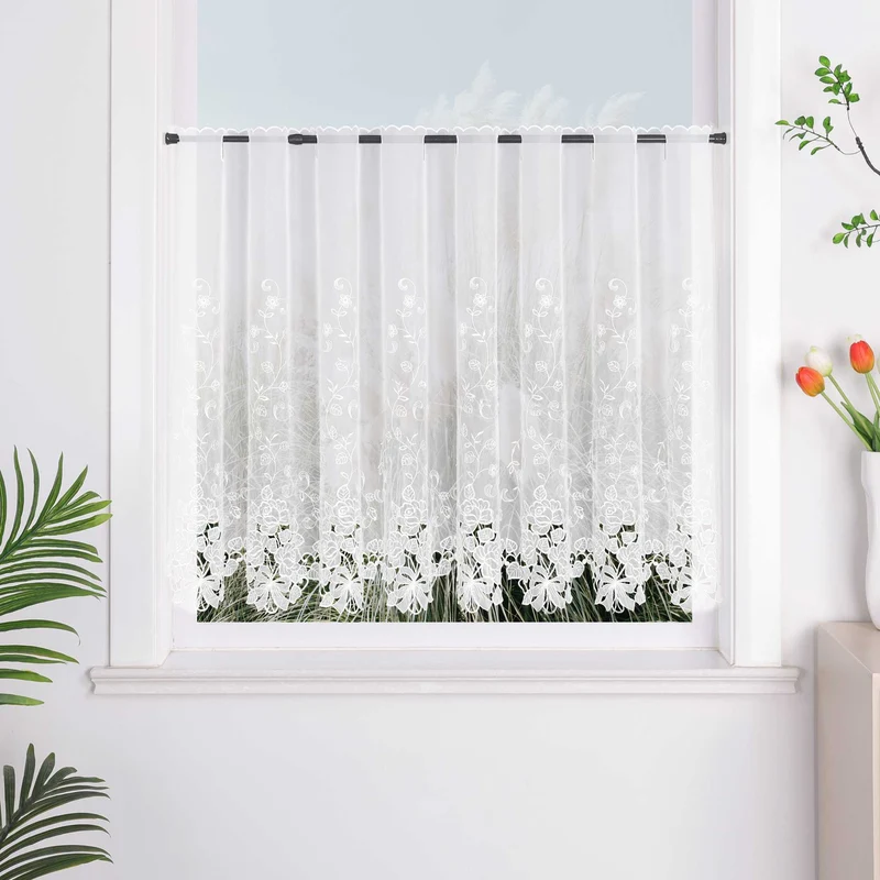 Scheibengardine mit filigranen Blumendesigns und Stangendurchzug