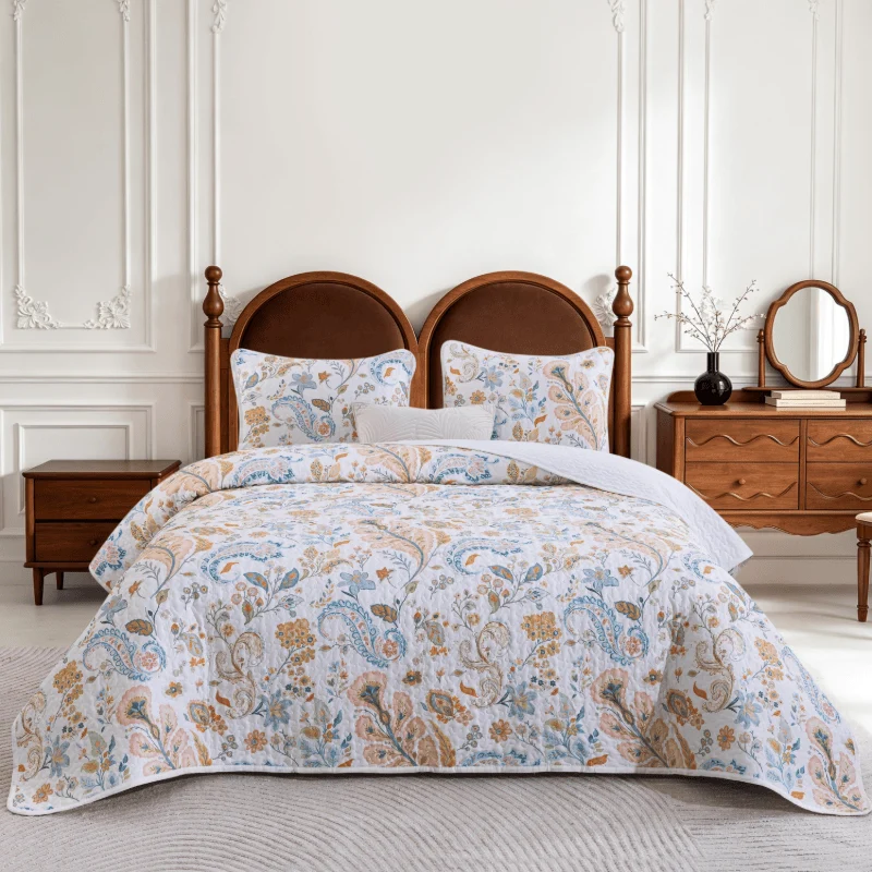 Landhaus-Steppdecken-Set aus Baumwolle mit mehrfarbigem Blumenmuster