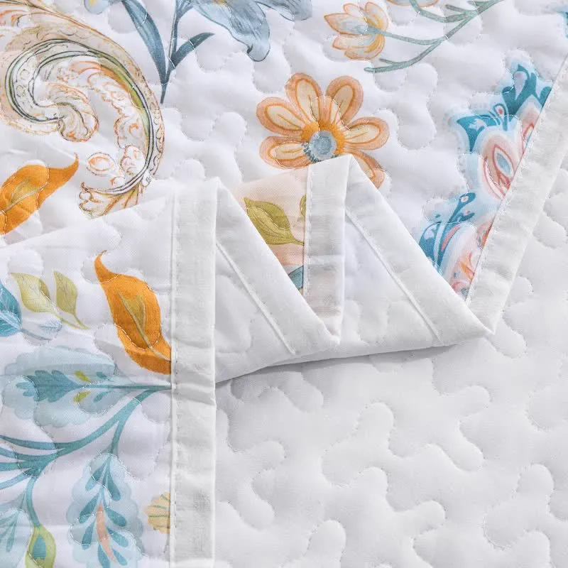 Landhaus-Steppdecken-Set aus Baumwolle mit mehrfarbigem Blumenmuster