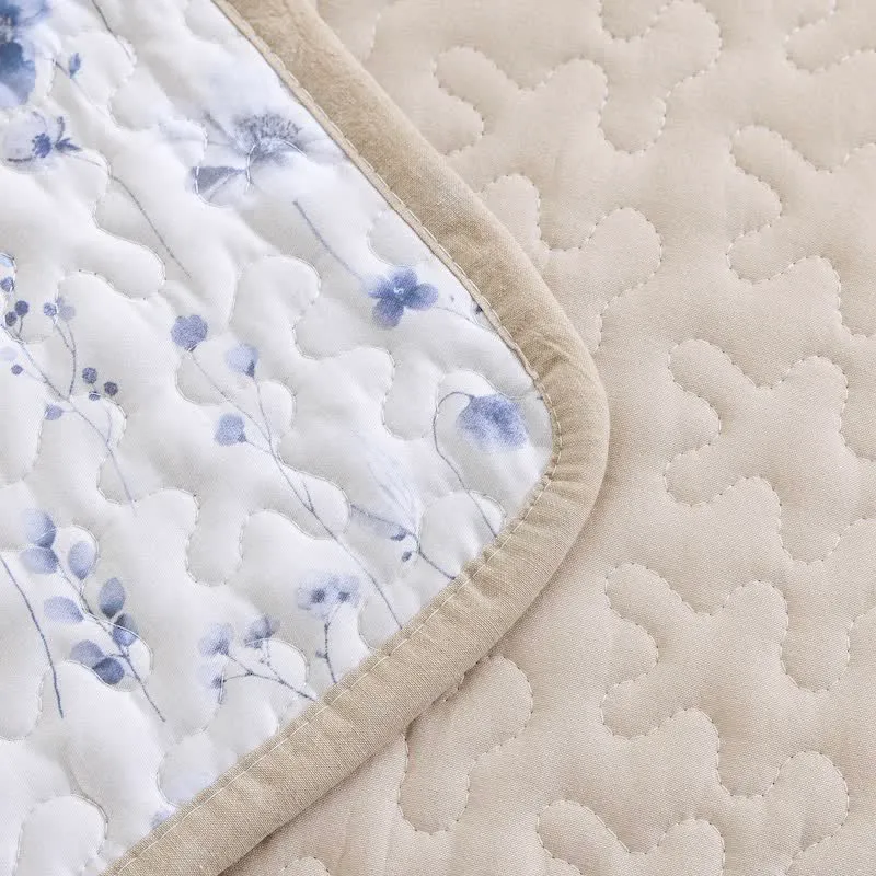 Baumwoll-Steppdecken-Set mit blauem Aquarellblumenmuster