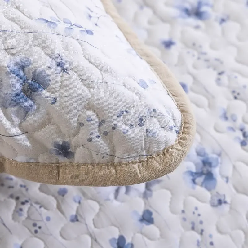 Baumwoll-Steppdecken-Set mit blauem Aquarellblumenmuster