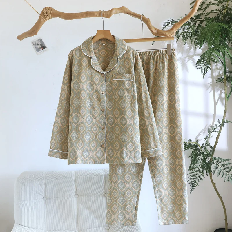 Minimalistisches Loungewear-Set aus Baumwolle mit Paspelierung