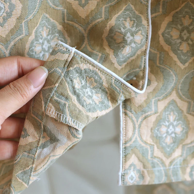 Minimalistisches Loungewear-Set aus Baumwolle mit Paspelierung