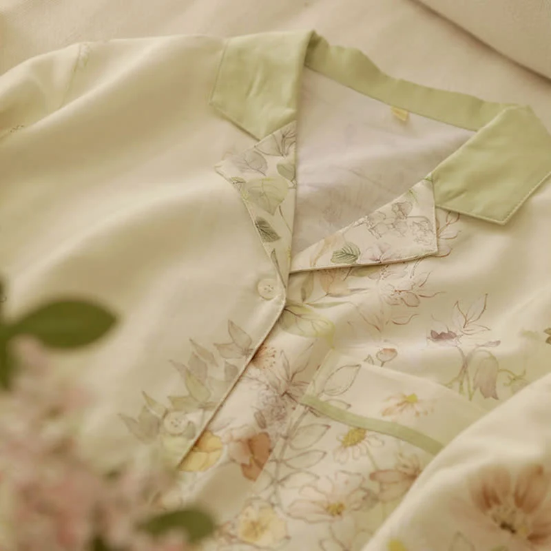 Loungewear-Set mit langen Ärmeln und ländlichem Blumenmuster