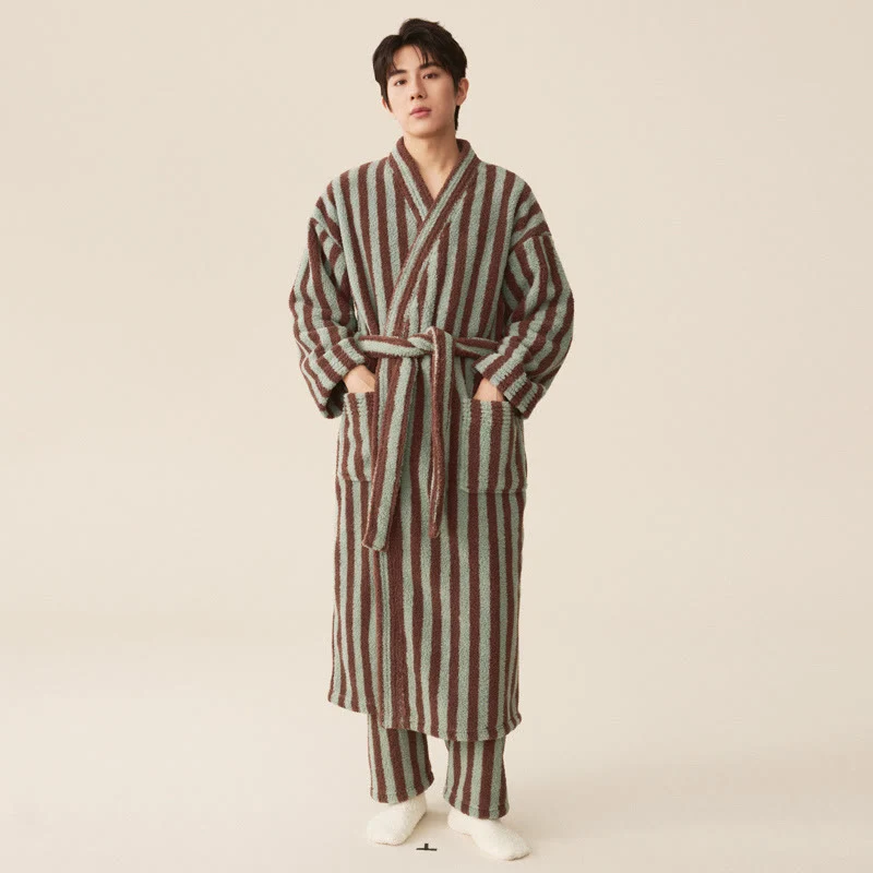 Langer Bademantel aus modernem Fleece mit modernen Streifen