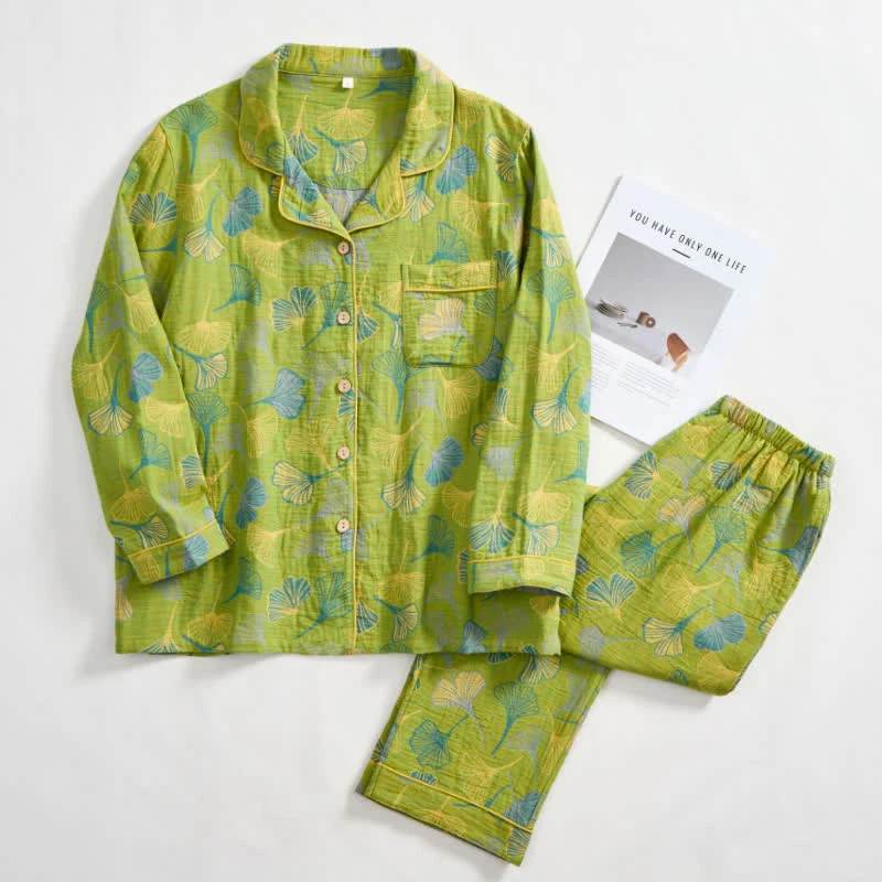 Naturinspiriertes Loungewear-Set aus Baumwolle mit Ginkgoblattmuster