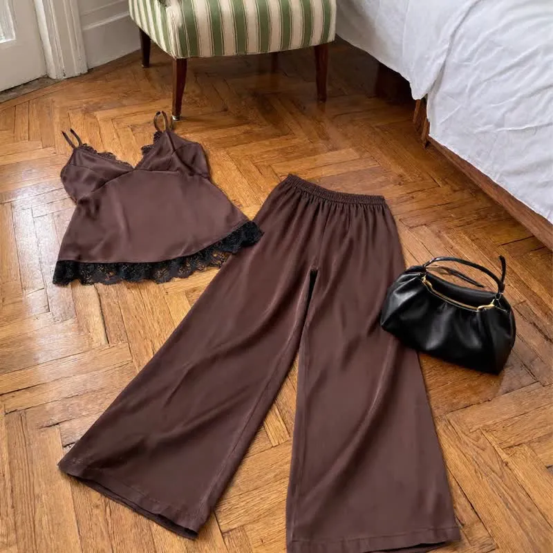 Elegantes Lounge-Set mit Camisole-Besatz und Spitzenbesatz