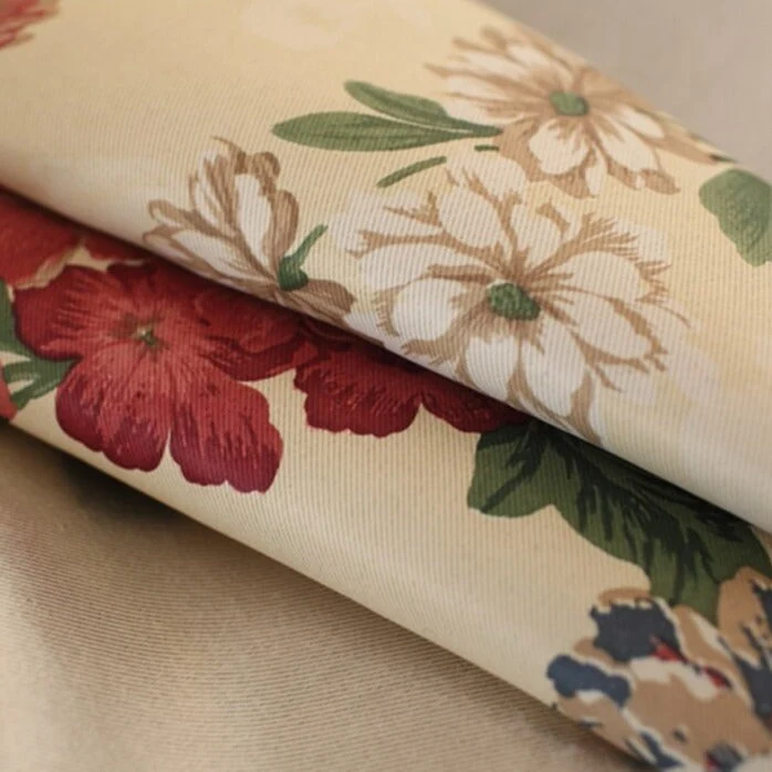 Verdunkelungsvorhang im Landhausstil mit Blumen