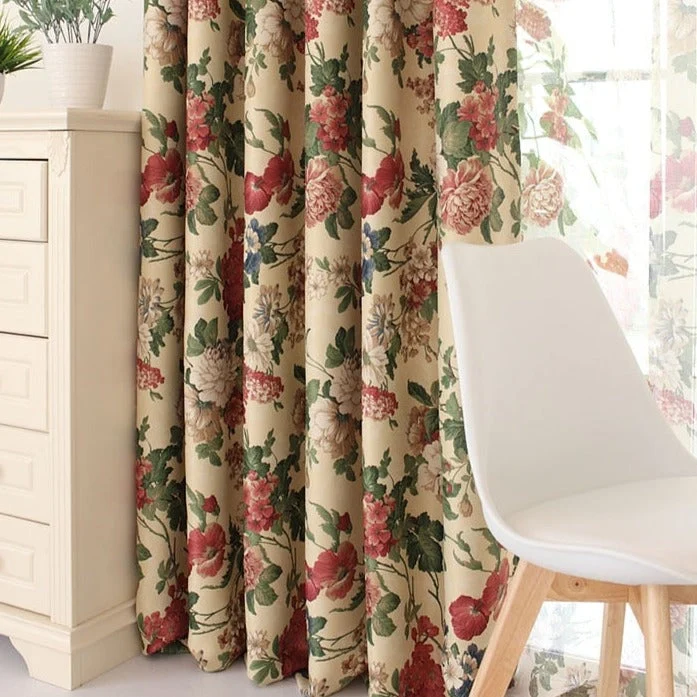 Verdunkelungsvorhang im Landhausstil mit Blumen