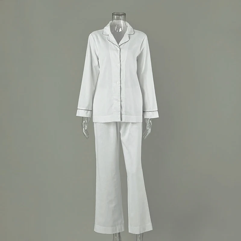 Loungewear-Set aus minimalistischer Baumwolle mit Kontrastbesatz