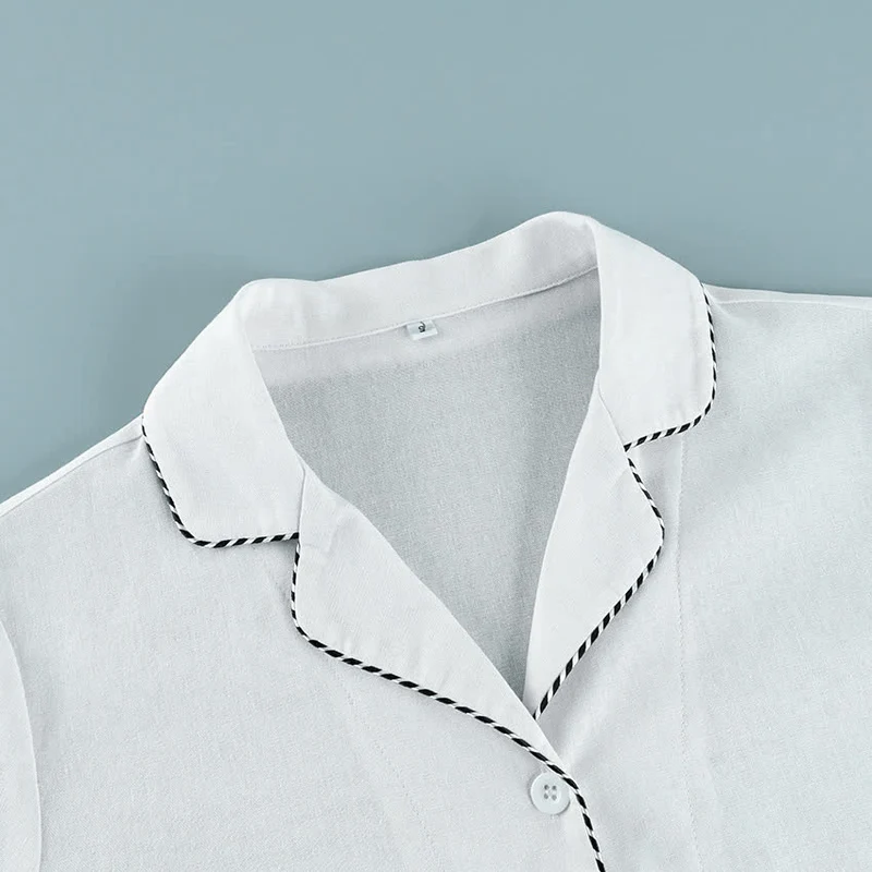 Loungewear-Set aus minimalistischer Baumwolle mit Kontrastbesatz