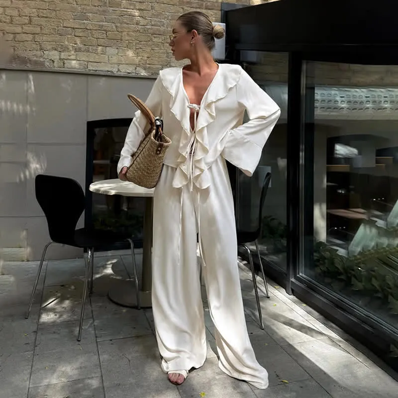 Romantisches Loungewear-Set mit Rüschen und Bindeband vorne