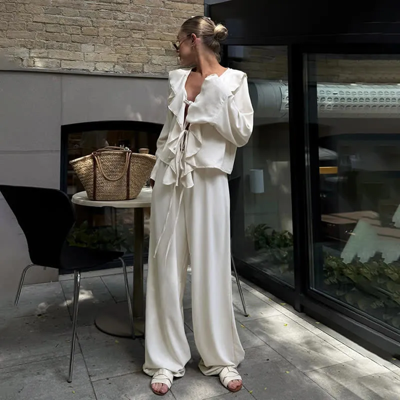 Romantisches Loungewear-Set mit Rüschen und Bindeband vorne