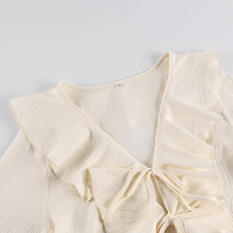 Romantisches Loungewear-Set mit Rüschen und Bindeband vorne
