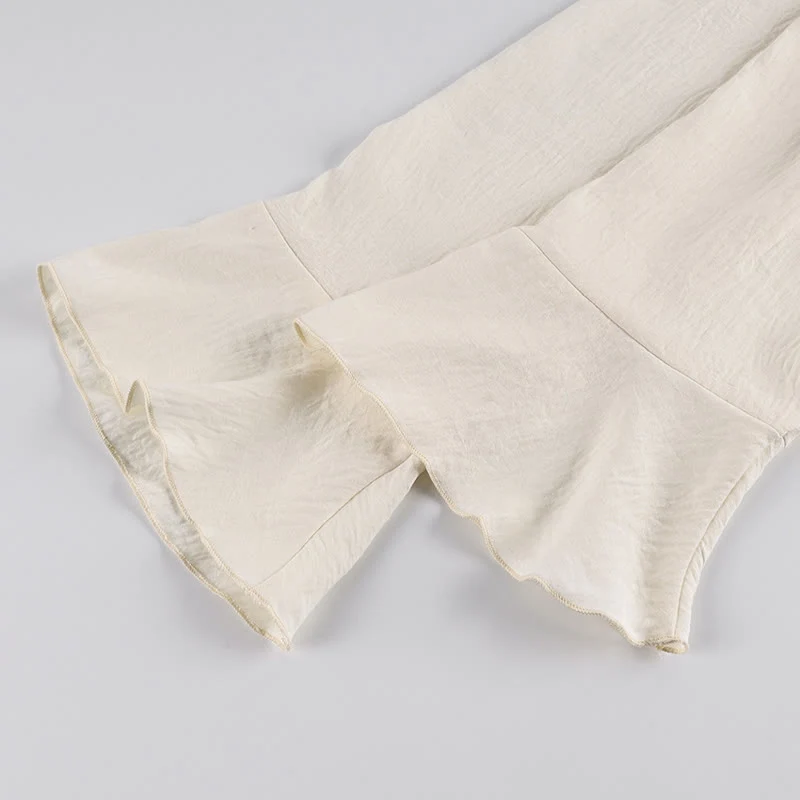 Romantisches Loungewear-Set mit Rüschen und Bindeband vorne