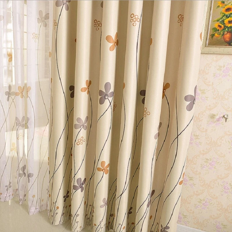 Verdunkelungsvorhang mit abstraktem Blumenmuster