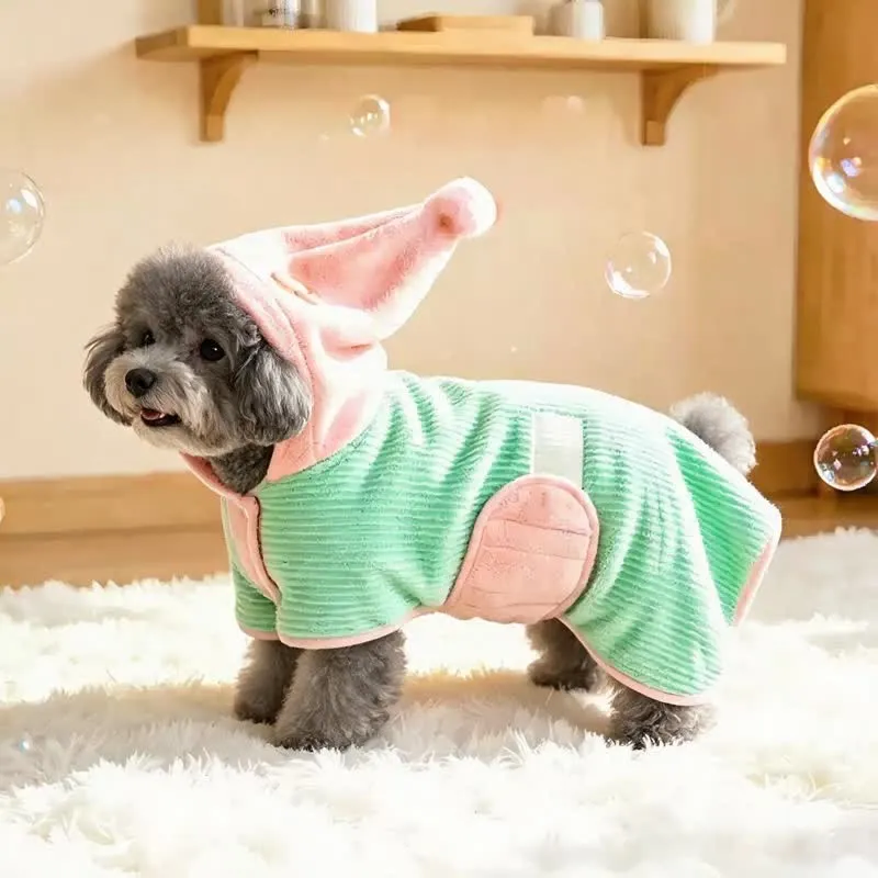 Hundebademantel mit mintgrünem und rosa Kontrastblumenmuster