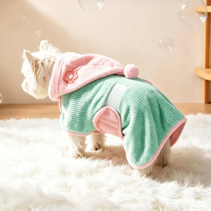 Hundebademantel mit mintgrünem und rosa Kontrastblumenmuster