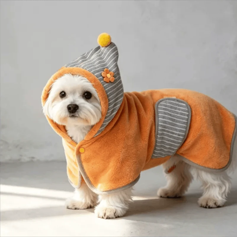 Orange gestreifter Hundebademantel mit Blumenmuster