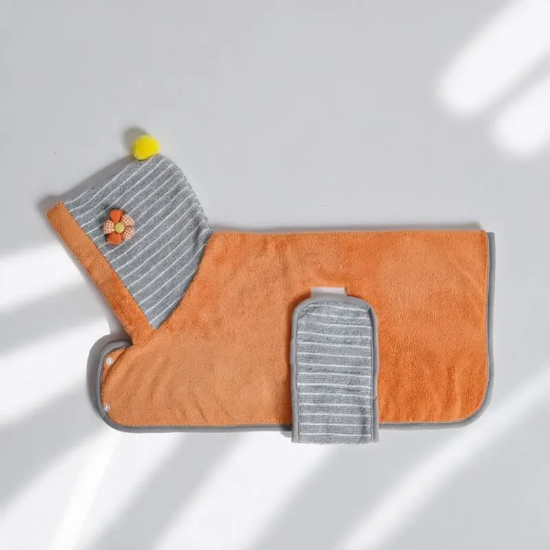 Orange gestreifter Hundebademantel mit Blumenmuster