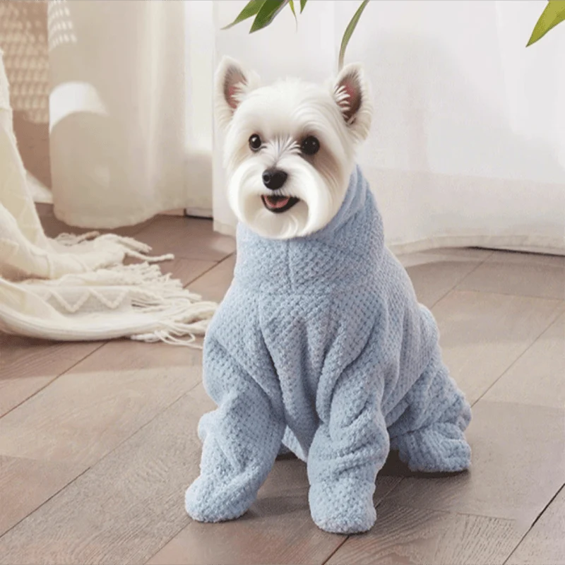 Blauer Hundebademantel mit Waffelstruktur