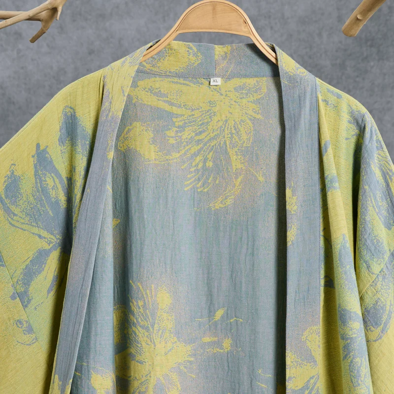 Kimono-Bademantel aus azurblauem Baumwollgaze