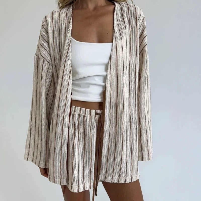 Müheloses gestreiftes Baumwoll-Wickel-Resort-Loungewear-Set