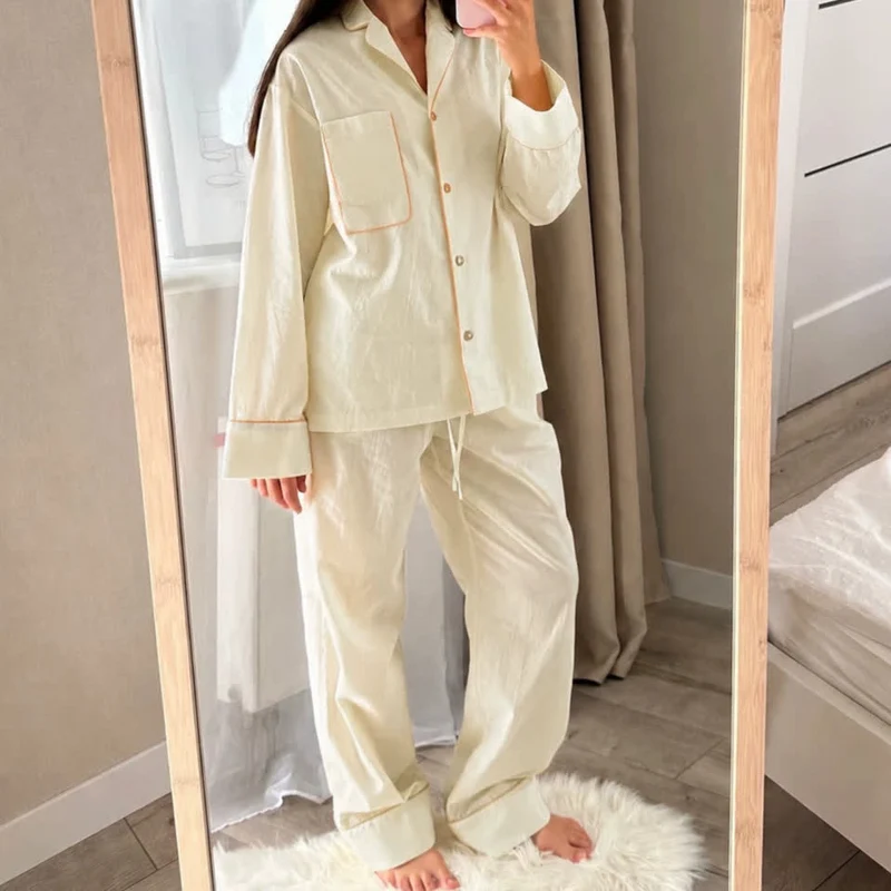 Minimalistischer Baumwoll-Pyjama-Set mit langen Ärmeln und Taschen