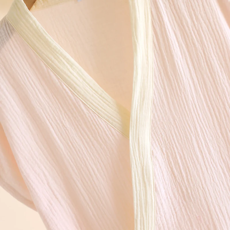 Minimalistischer Kimono-Wickelmantel aus Baumwolle