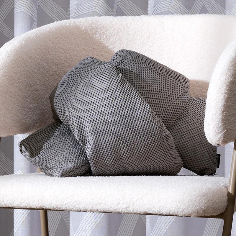 APELT Miles Kissen neues Material im Mesch-Style