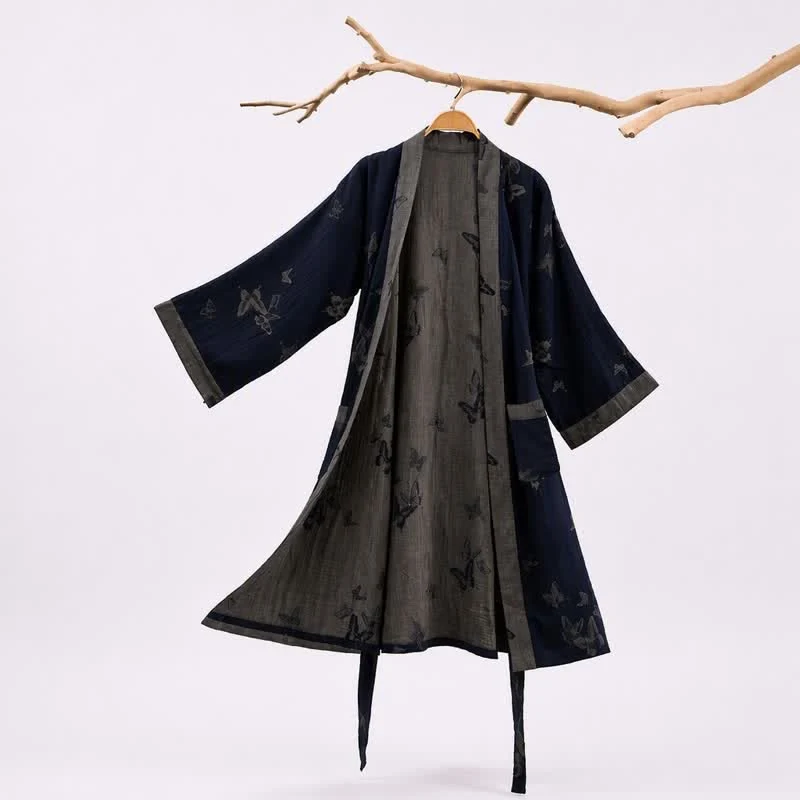 Marineblauer Kimono-Bademantel aus doppellagigem Baumwoll-Doppelgaze mit Schmetterlingsmotiv