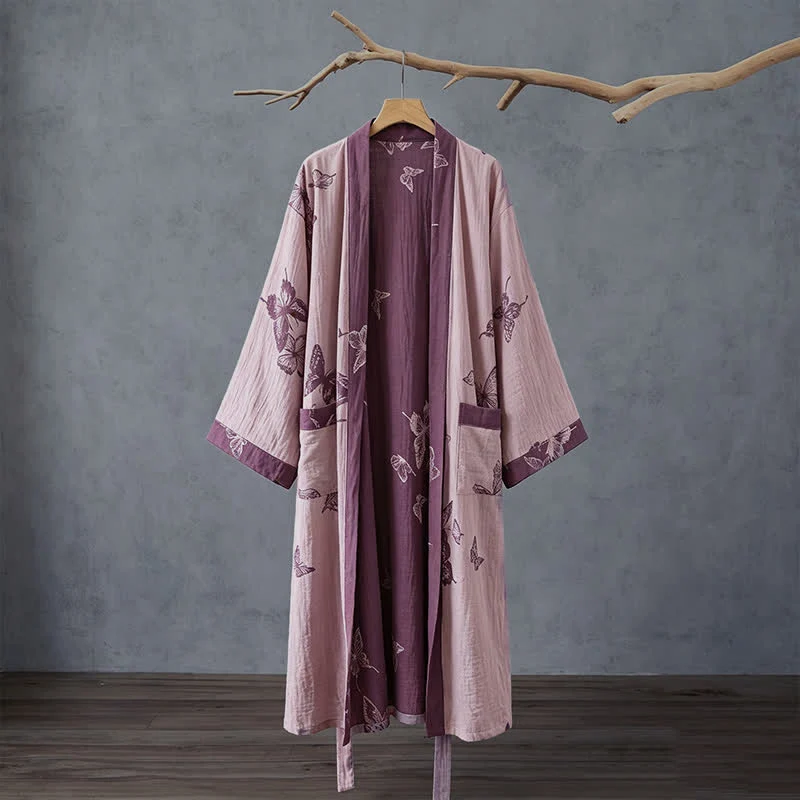 Kimono-Bademantel aus doppellagigem Baumwoll-Doppelgaze mit Schmetterlingsmotiv