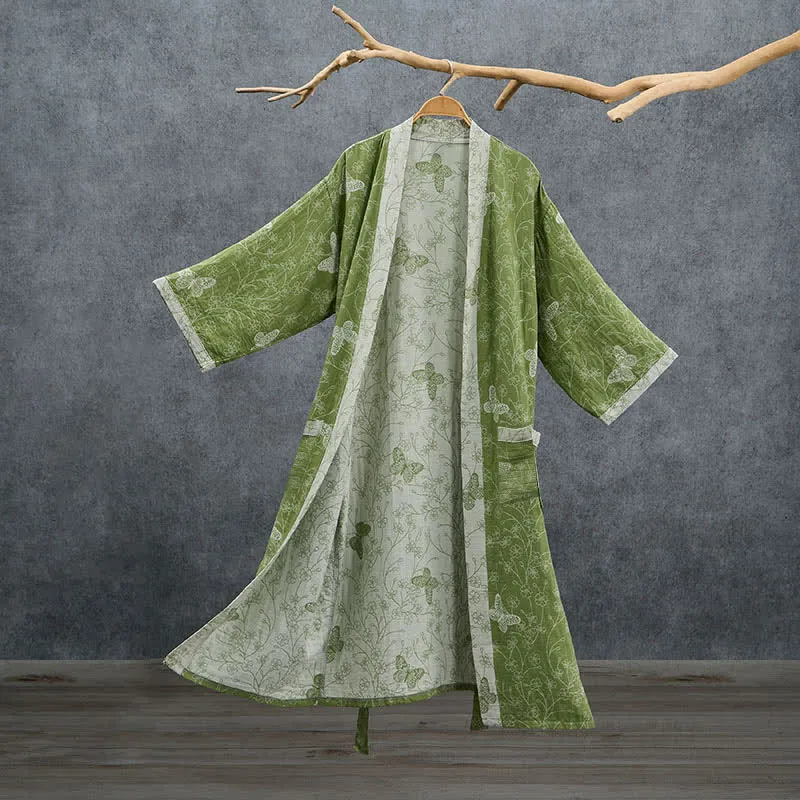 Kimono-Bademantel mit botanischem Schmetterlingsmotiv in Olivgrün