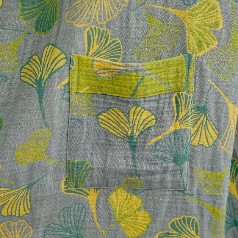 Kimono-Bademantel aus grün-grauem Ginkgoblatt-Baumwolle