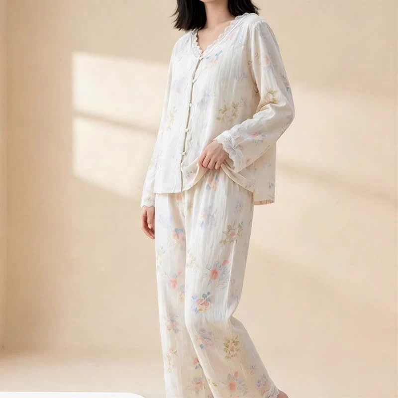 Romantisches Lounge-Set aus Baumwollgaze mit Blumenmuster